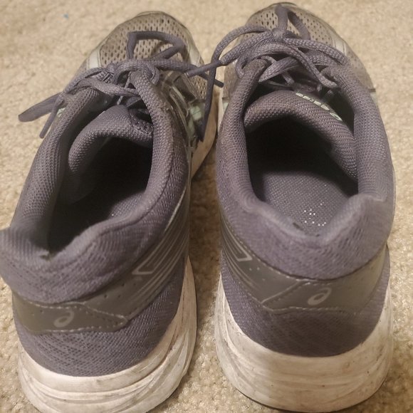 Used Sneakers - Picture 11 of 11